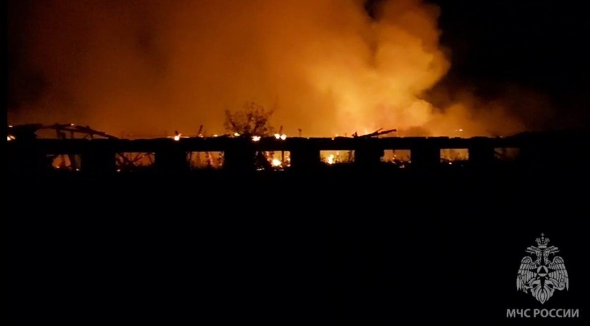    Площадь возгорания составила 1400 квадратных метров