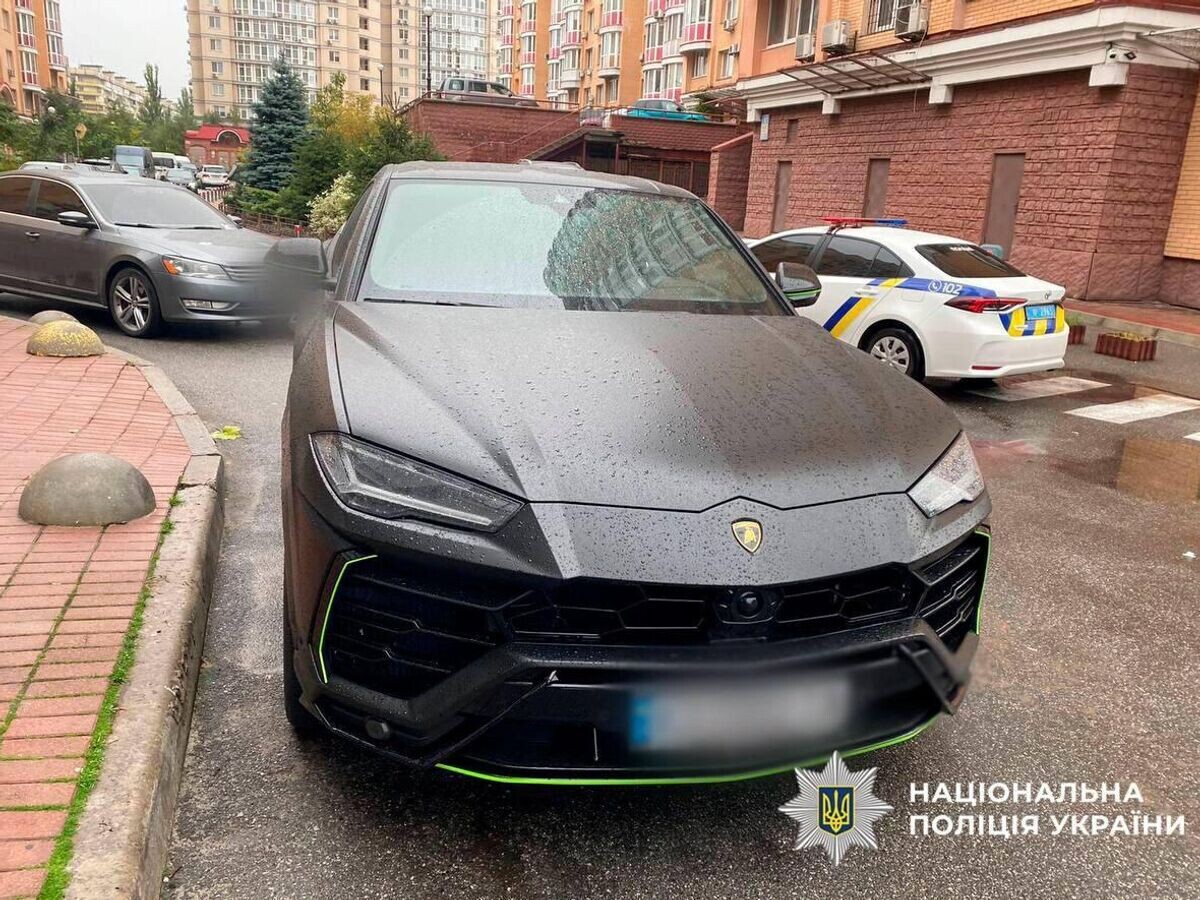    Украинская полиция на месте смерти Константина Ганича в Оболонском районе Киева © Фото : Национальная полиция Украины