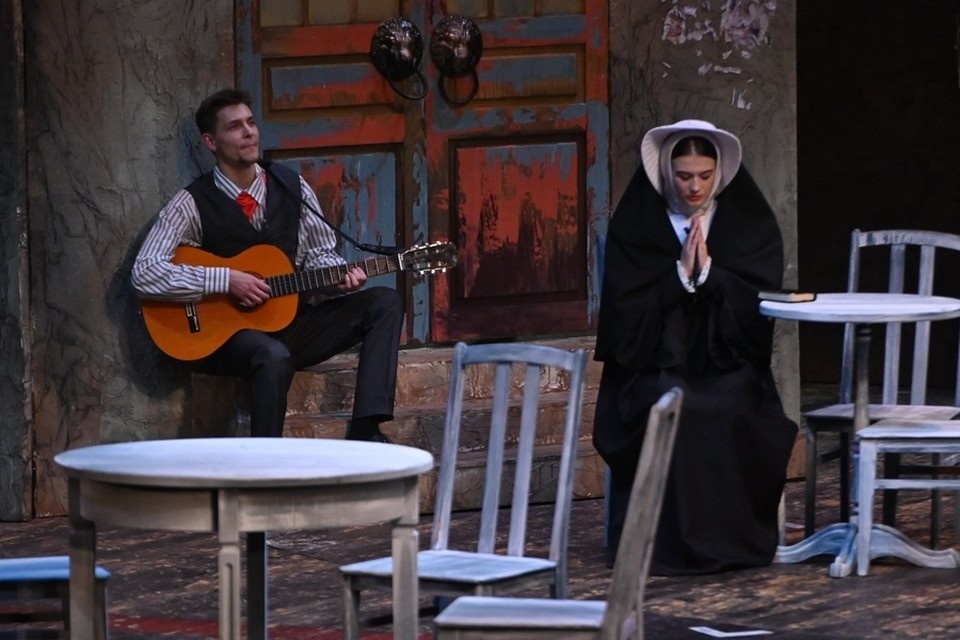    Донецкая муздрама подготовила премьеру нового спектакля «Трактирщица». Фото: Минкультуры ДНР