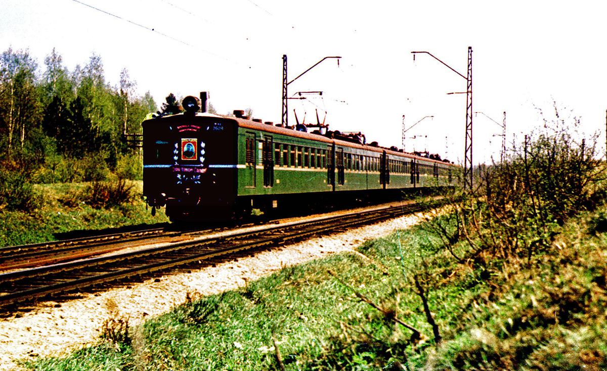 Электропоезд Ср 606+603 на перегоне 21-й километр – Внуково, лето 1951 года. Автор – А.С. Бернштейн 