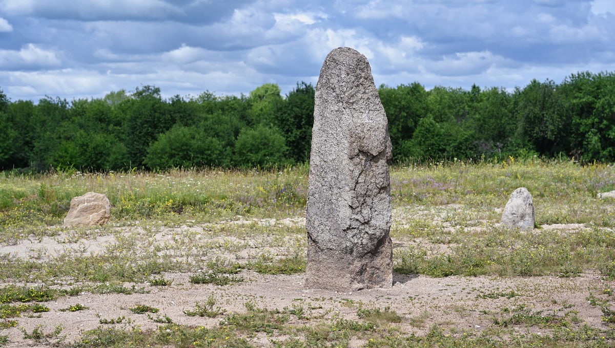   Ахуновские менгиры. Фото: pdeminhiker/Shutterstock/FOTODOM