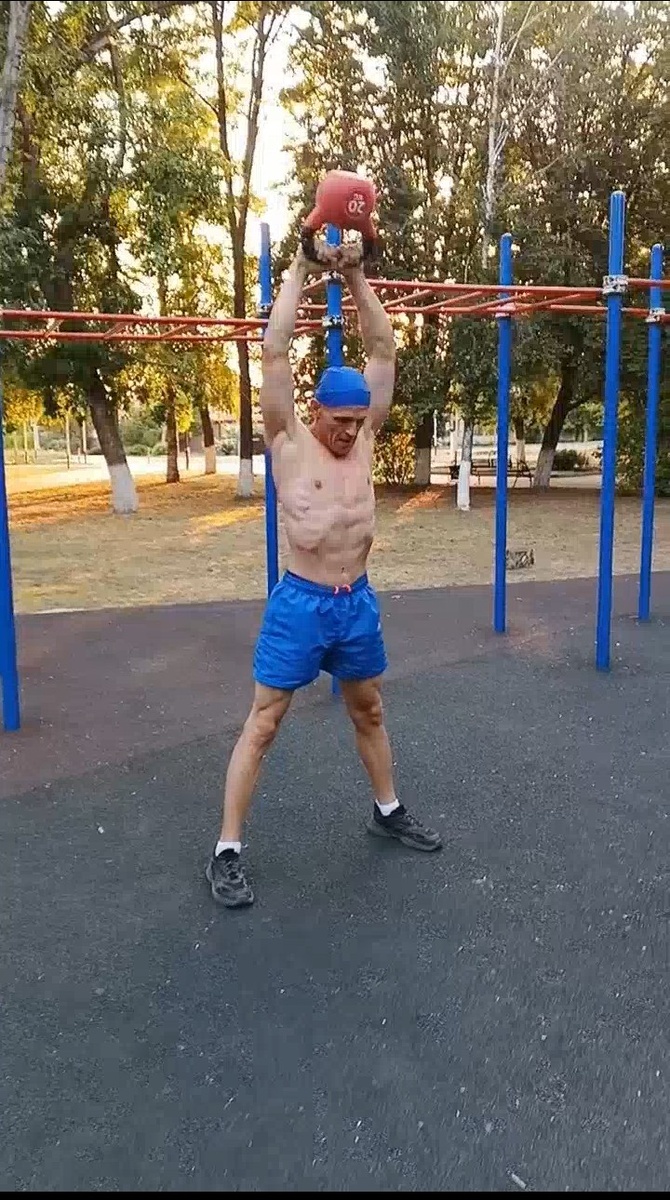 Высокие махи гири