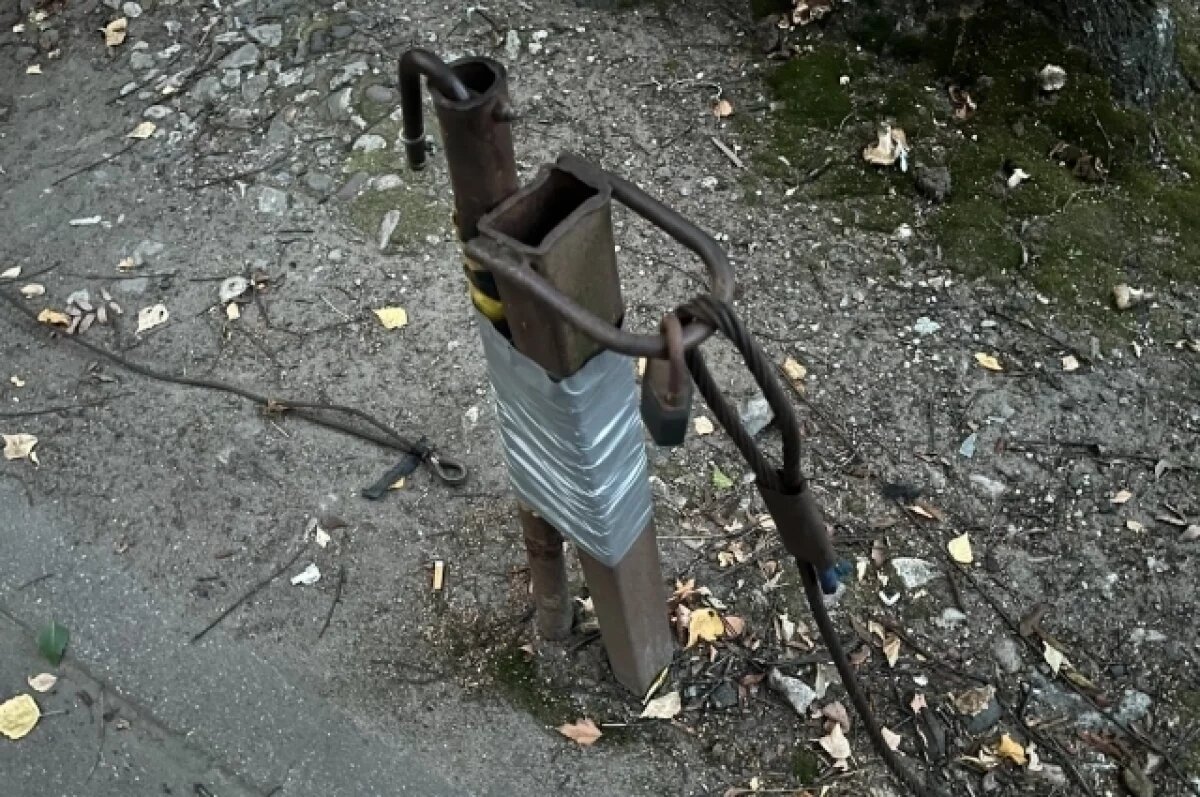    Вот такие самодельные конструкции можно встретить чуть ли не в каждом втором дворе в тверском микрорайоне «Южный»