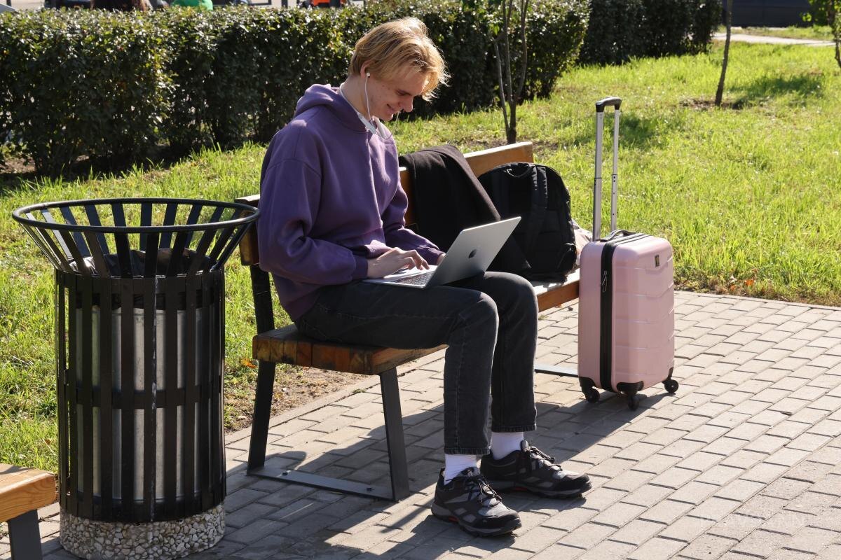    Большинство опрошенных подрабатывают в онлайн-формате и тратят менее 10 часов в неделю на свои обязанности