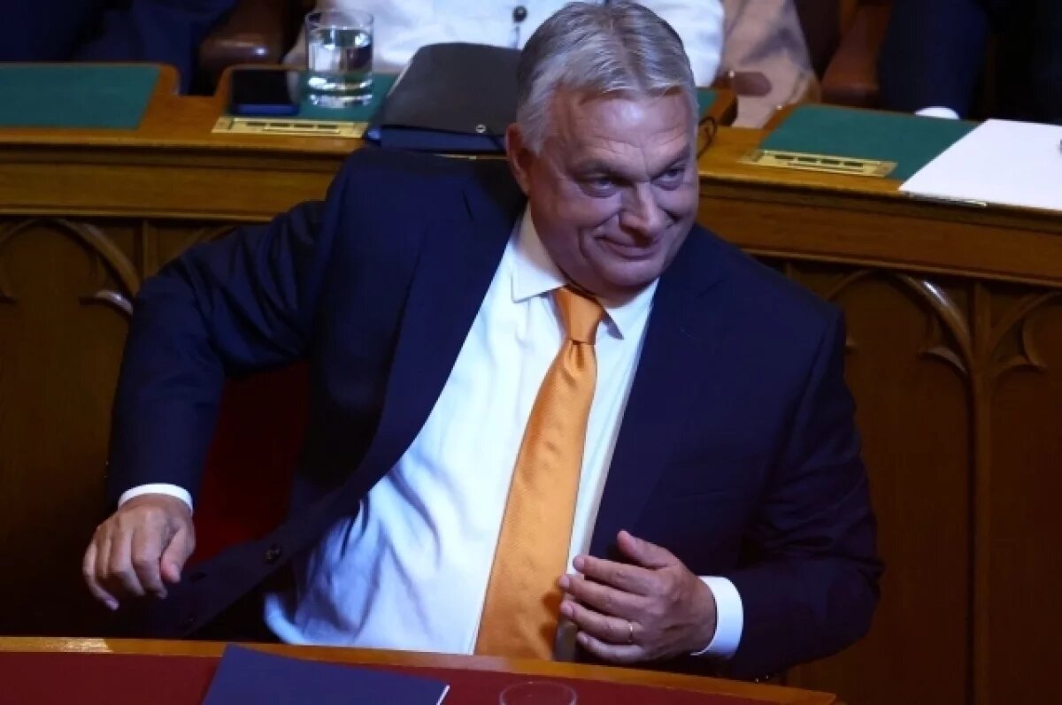    Орбан показал шуточный ролик с «рекламой» шпионского телефона от Зеленского