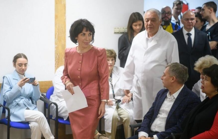    Дооптимизировались. Больницы закрывают, заслуженных врачей выкидывают на улицу. Вместо лечения тренинги: ЦГ