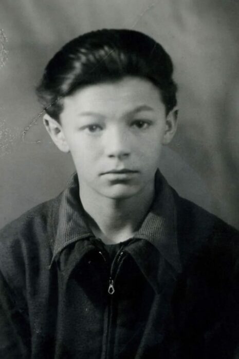 Александр Збруев в детстве.