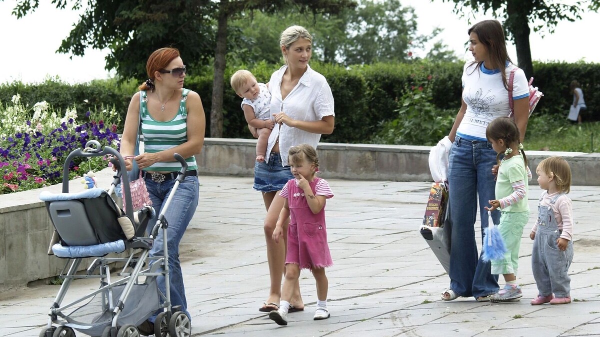 Няни, педагоги, сиделки — на выход! Совет Федерации предлагает завершить льготный режим для самозанятых на два года раньше плана. Фото: ITAR-TASS, newizv.ru
