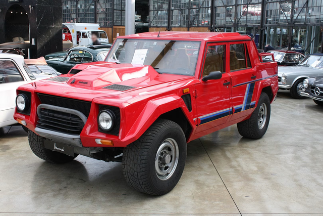   Lamborghini LM002