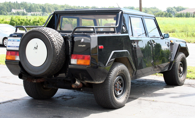   Lamborghini LM002