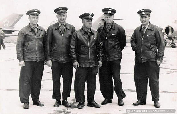 Советские лётчики в тех самых кожаных  шевретках. Фото aeroplan2010.mirtesen.ru