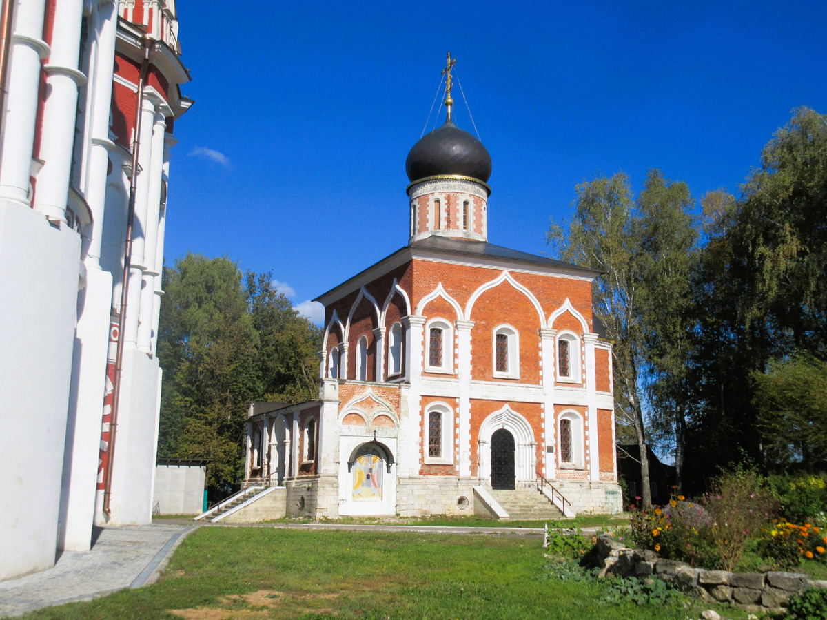 Петропавловский собор. Построен на месте "нижнего" Никольского (Ильинского) в 1852 году