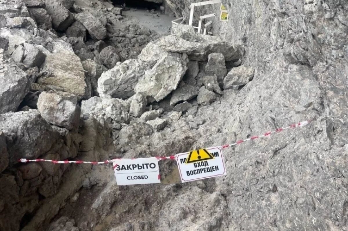    В Судаке произошел обвал скалы в гроте Голицына