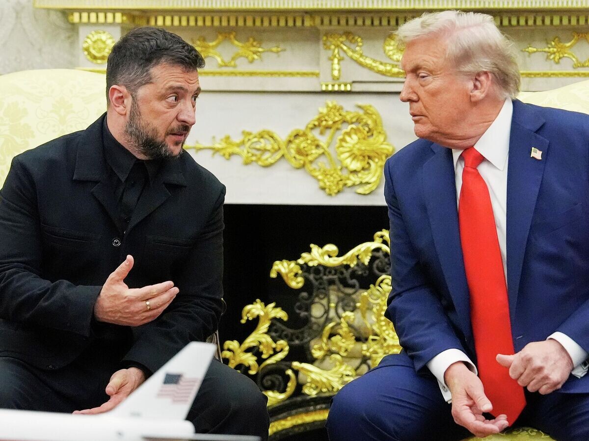    Дональд Трамп и Владимир Зеленский во время встречи© AP Photo / Julia Demaree Nikhinson