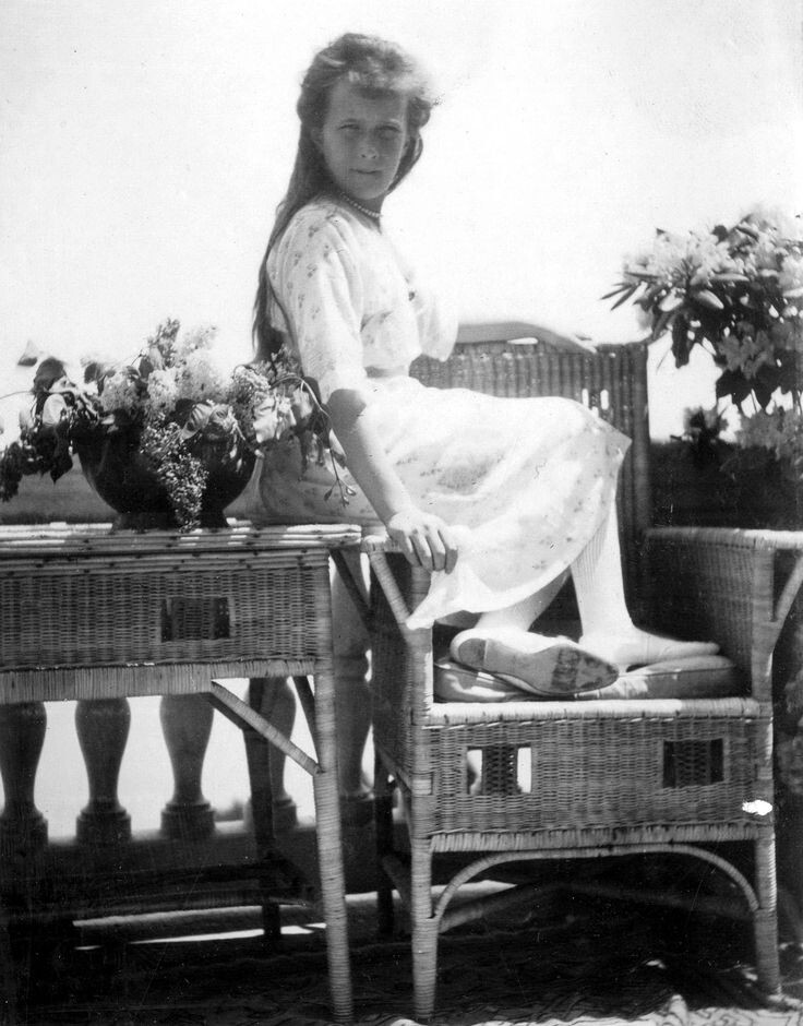 Великая княжна Анастасия Николаевна - младшая дочь императора Николая II