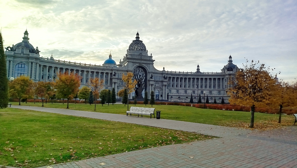 Дворец земледельцев на рассвете