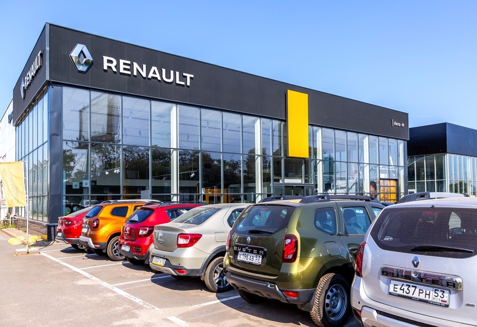    Компания Renault стала «нон-грата»: отныне с ней запрещены любые сделки, в том числе – внешнеторговые. Фото: FotograFFF/Shutterstock/Fotodom.