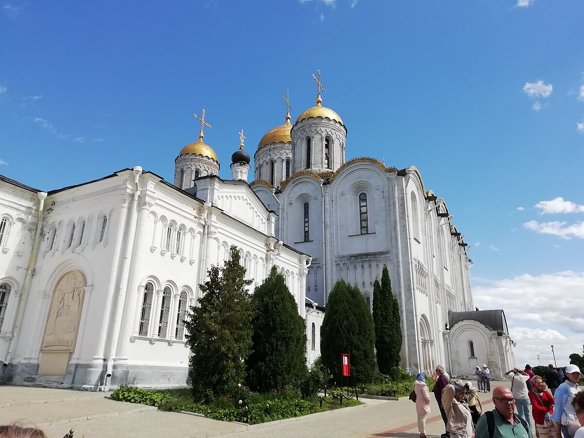 Фотография: Успенский собор во Владимире (белокаменный шедевр XII века)
Источник: https://commons.wikimedia.org/wiki/File:Assumption_Cathedral,_Vladimir_-_2024-06-22_04.jpg

Автор: Дмитрий Сазанов (CC BY-SA 4.0)