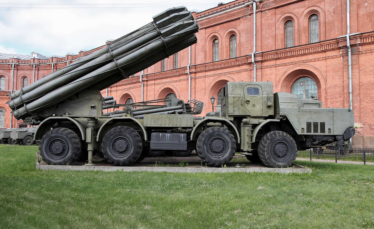 (РСЗО) 9К58 "Смерч"
