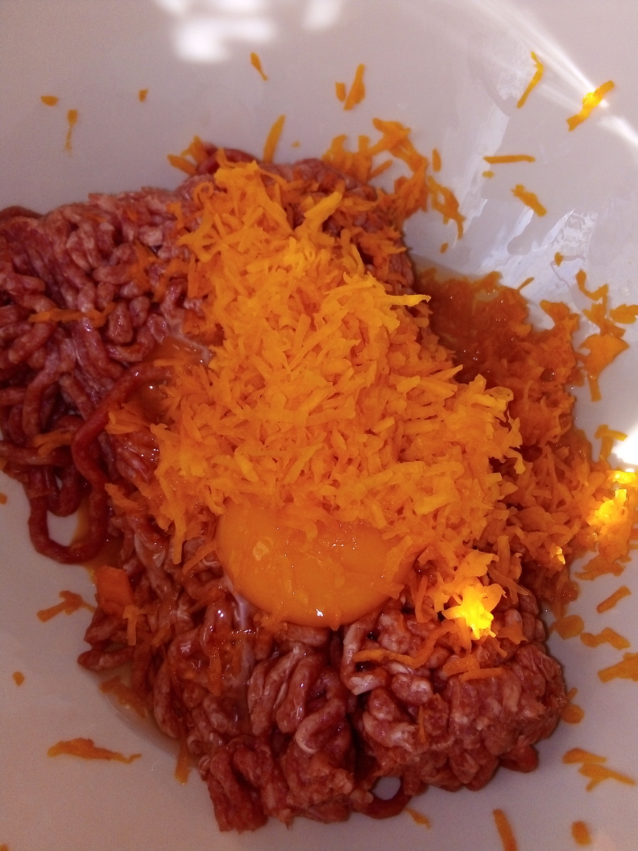 Фарш с яйцом и тыквой