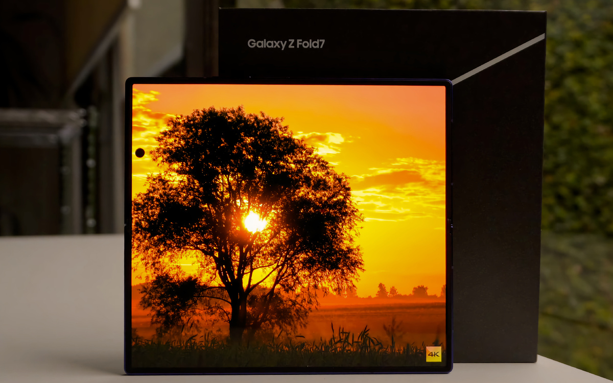 Основной экран Galaxy Z Fold 7, точно такой же и в Samsung W26