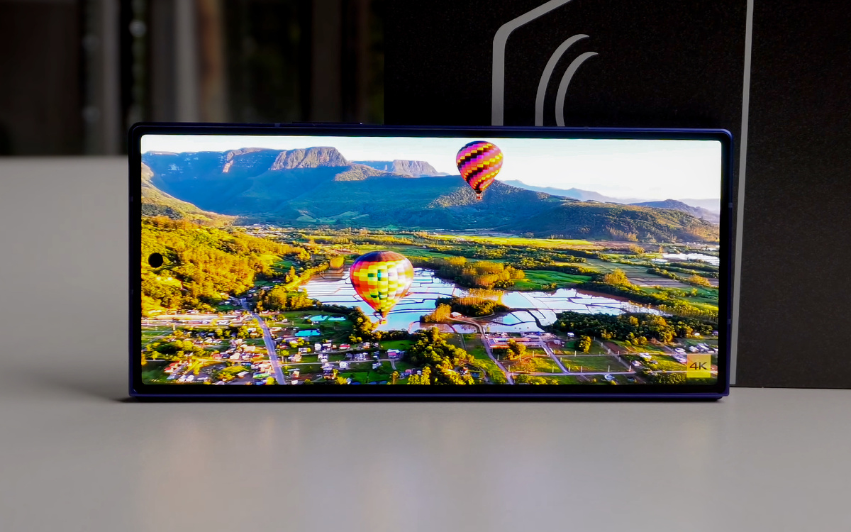 Внешний экран Galaxy Z Fold 7, точно такой же и в Samsung W26