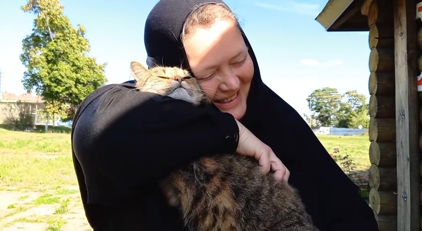 Монастырь в Фатеже стал убежищем для брошенных животных