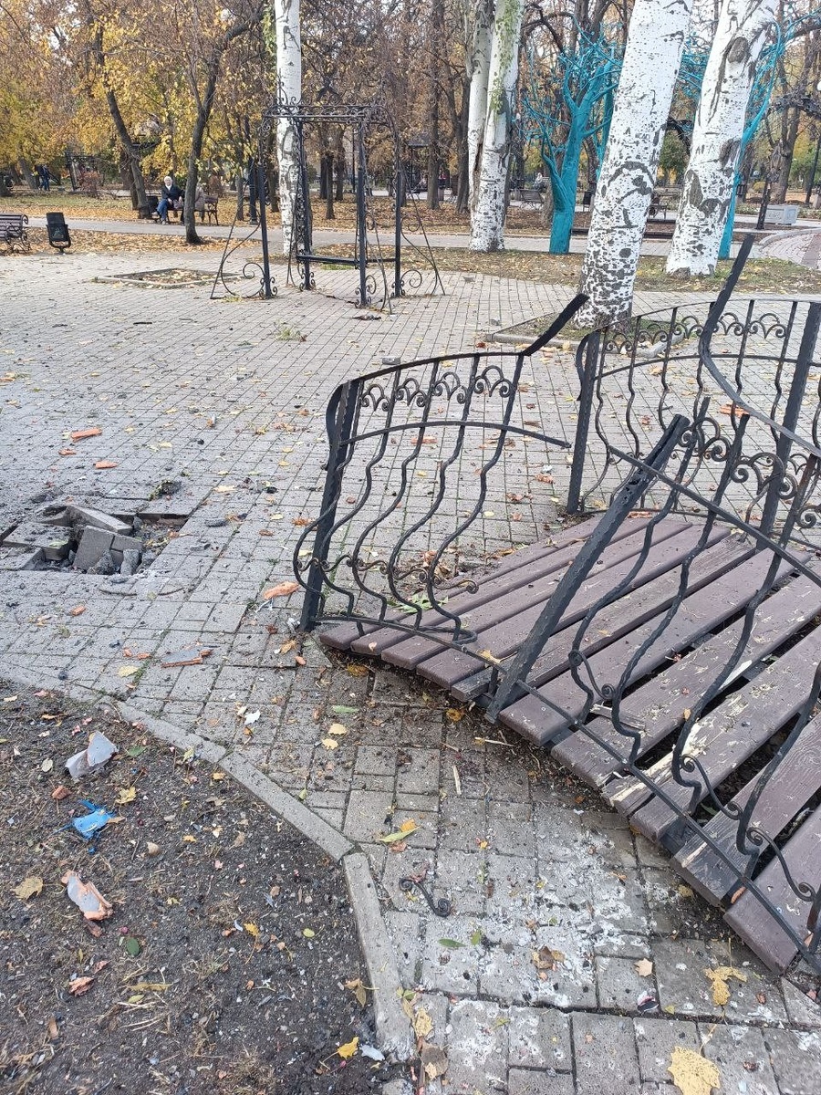    Боевики ВСУ дважды атаковали парк кованых фигур в Донецке с БПЛА. Фото: Глава Донецка Алексей Кулемзин