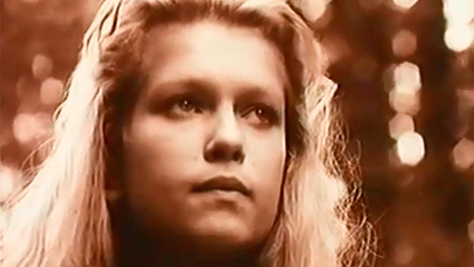 Олеся Судзиловская в фильме "Посредник"