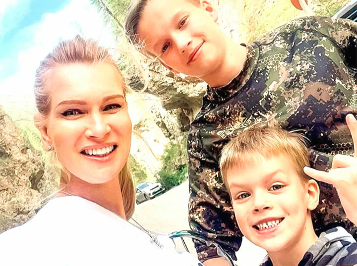 Олеся Судзиловская с детьми