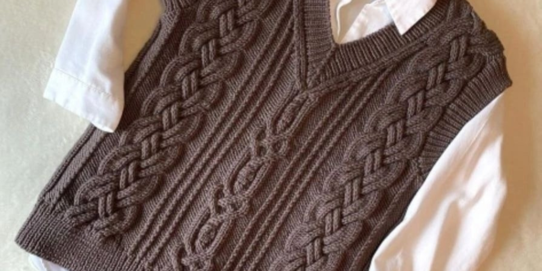 Безрукавка спицами, полное описание.