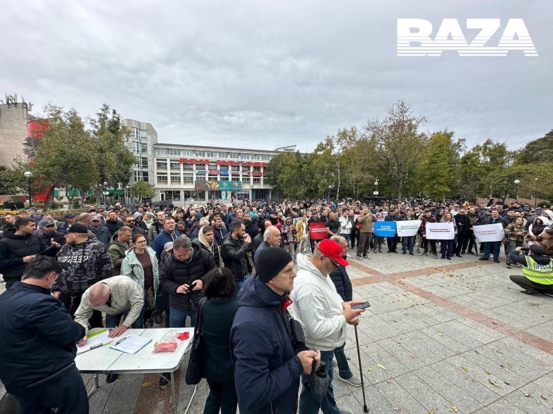    «Им Мерседесы, а нам Жигули». Жители Владивостока вышли на протест против повышения утильсбора на иномарки