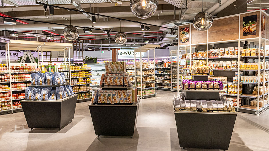 Фото - Ruhr Medien/Lebensmittel Zeitung. Галерея: https://www.lebensmittelzeitung.net/galerien/Das-ist-die-Italienwelt-bei-Edeka-Zurheide-2528