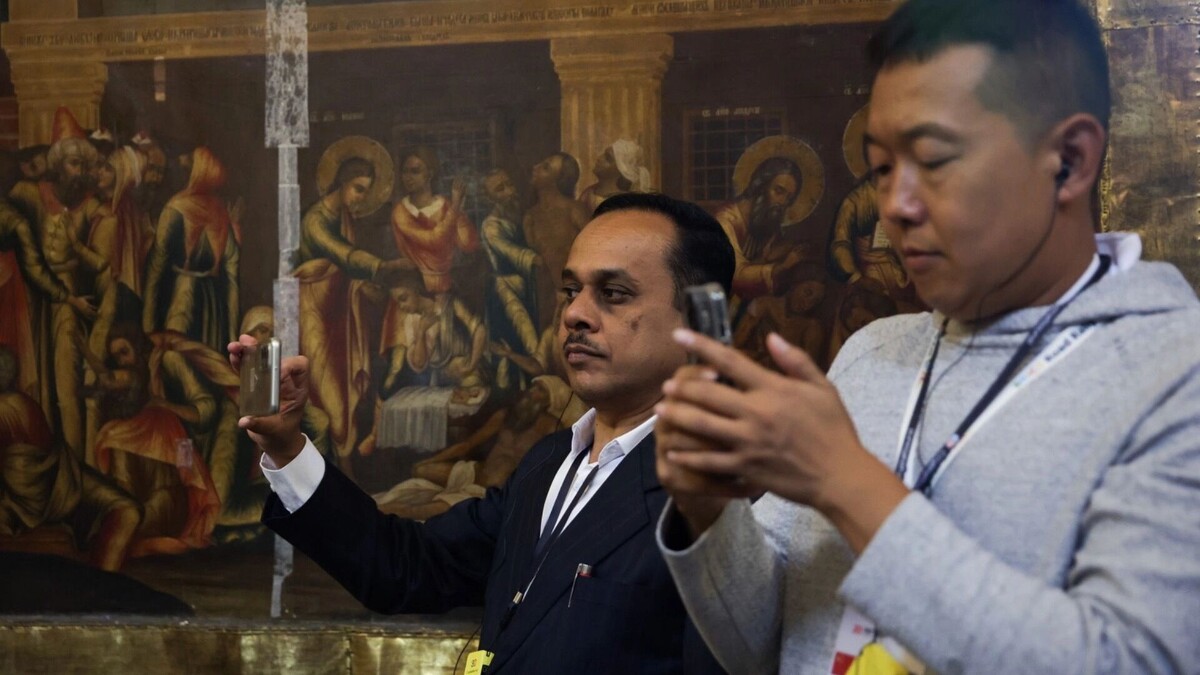 После приезда в Россию сим-карты иностранцев отключаются минимум на сутки. Фото: Кухмарь Кирилл, ТАСС