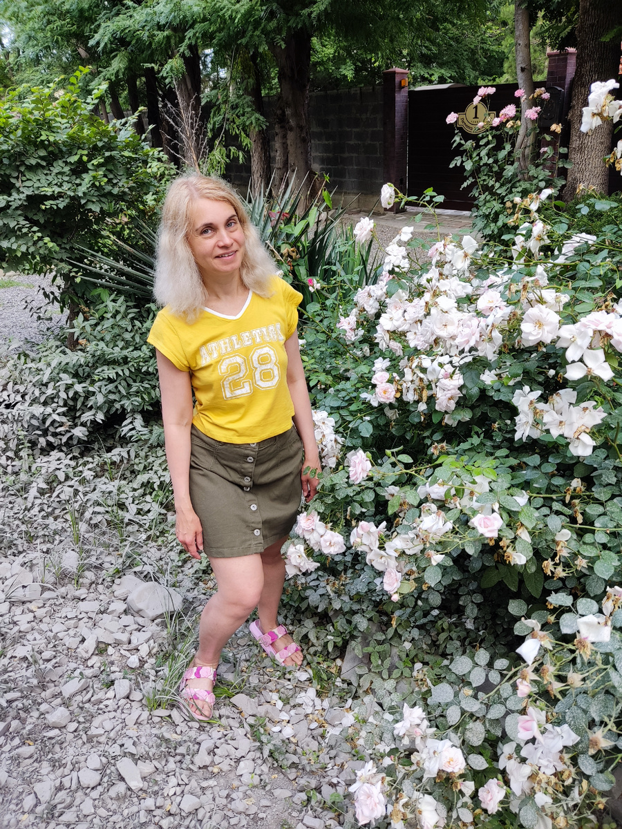 Геленджик. Тонкий Мыс. Около отеля Николаев Двор. 