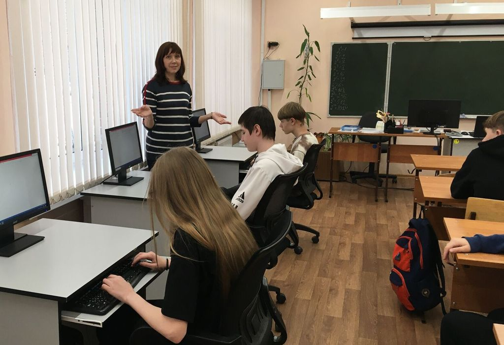 Учитель информатики. Источник https://clck.ru/3PgXgc 