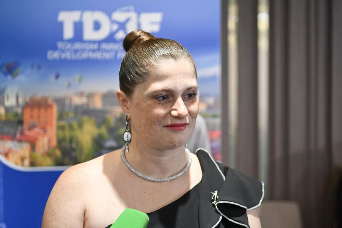 Соучредитель и президент Федерации инноваций и развития туризма Алина Петросян на праздновании первой годовщины Федерации инноваций и развития туризма (11 октября 2025). Еревaн
© Sputnik / Aram Nersesyan