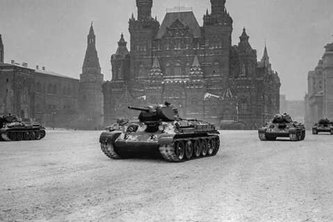 Т-34 развернулись перед Сталиным и покинули парад 7 ноября 1941.Какая была реакция?