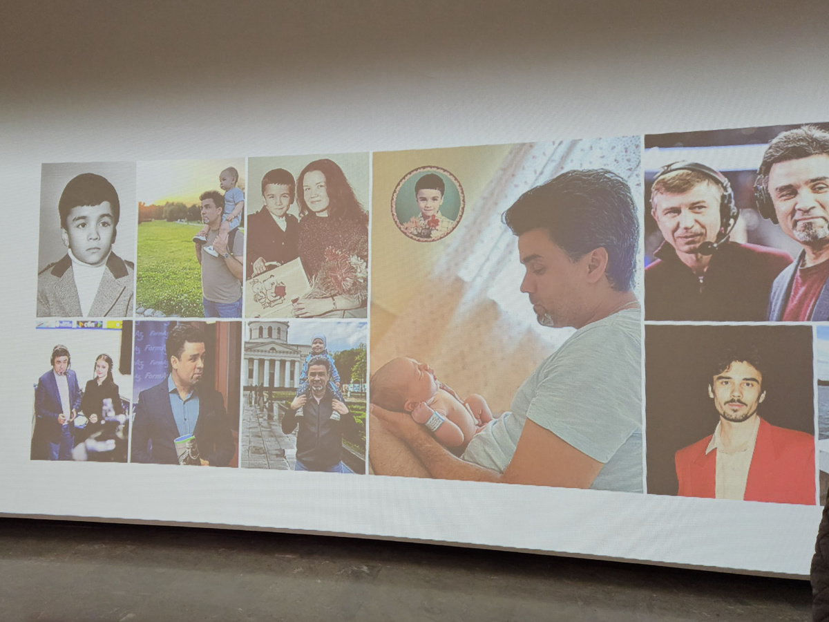 Фото Александра разных лет в холле