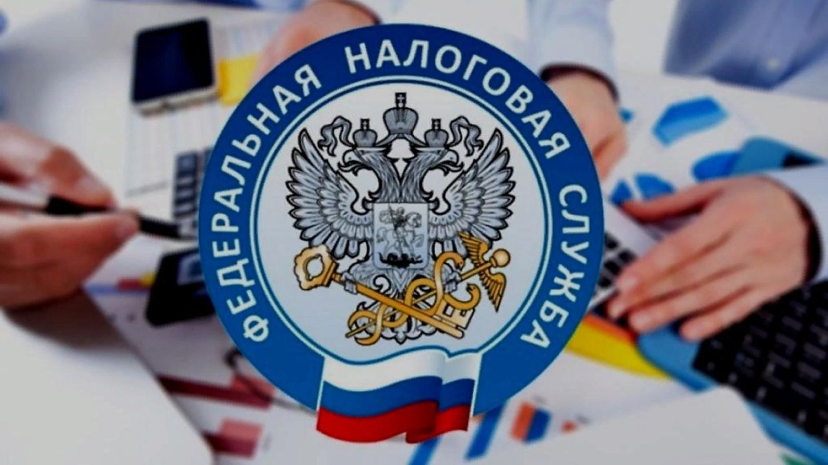 Регулярные переводы на карту могут заинтересовать налоговую: совет юриста