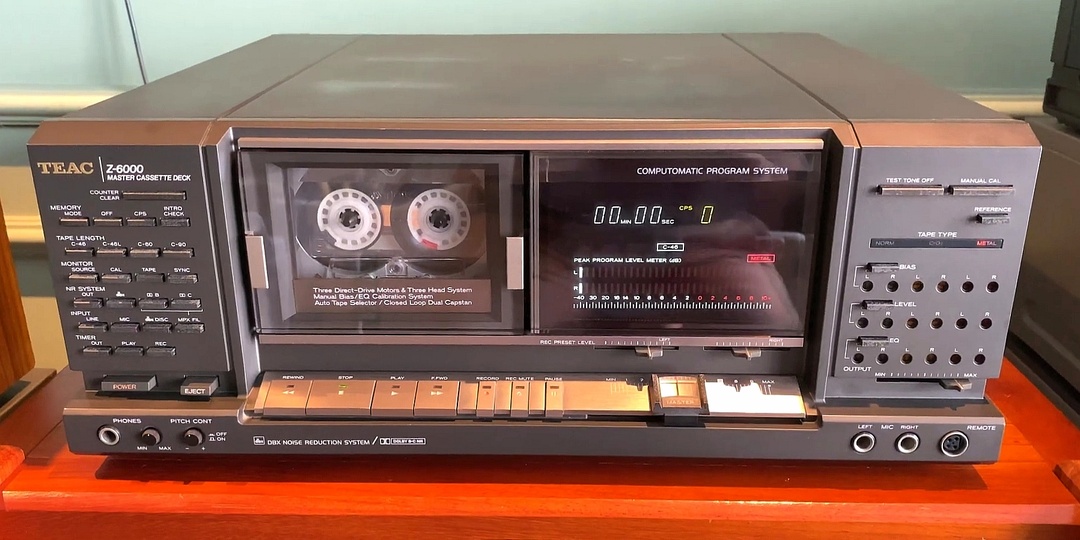 TEAC Z-6000:  Кассетный дека, которая готова удивлять.
