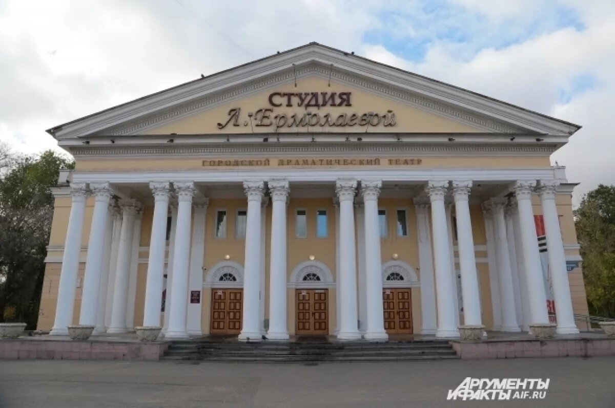    Театр открыл новый сезон премьерой.