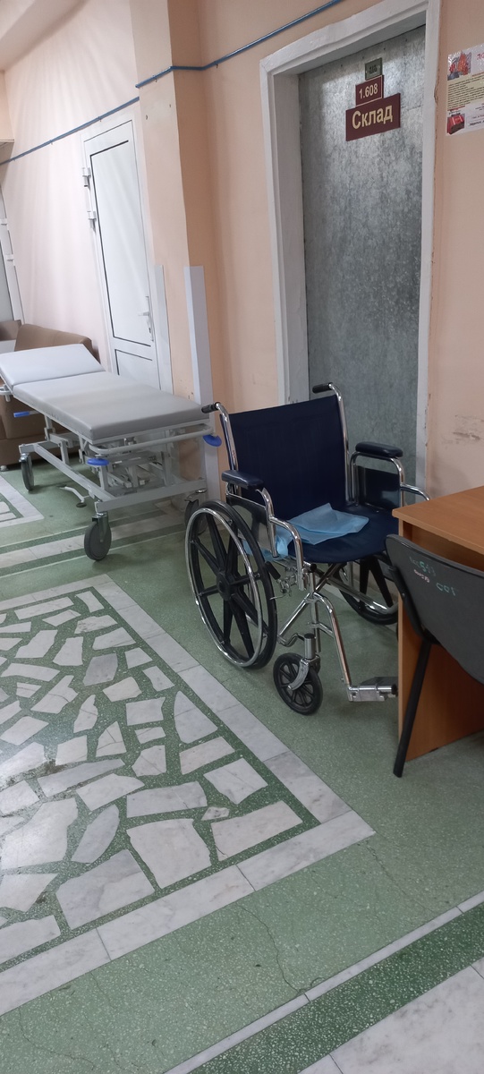 Везли на чёрной коляске