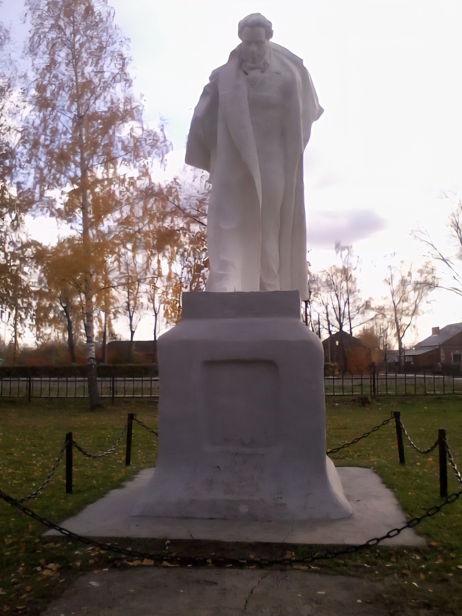 Памятник поэту в Большом Болдине.