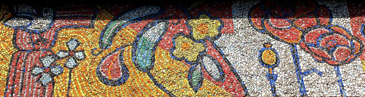 Мозаики на Калининском рынке Донецка. Фото сентябрь 2025