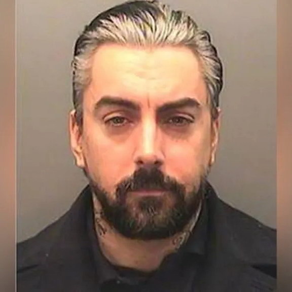     Бывший солист Lostprophets Иэн Уоткинс убит в тюрьме