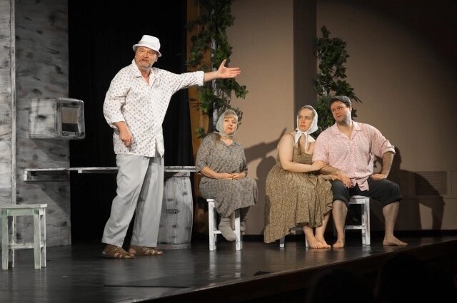    В пятницу показали "Преступника поневоле" Дамира Салимзянова; он не только написал пьесу, но и сам её поставил. Фото: Нижегородский театр «Комедiя»