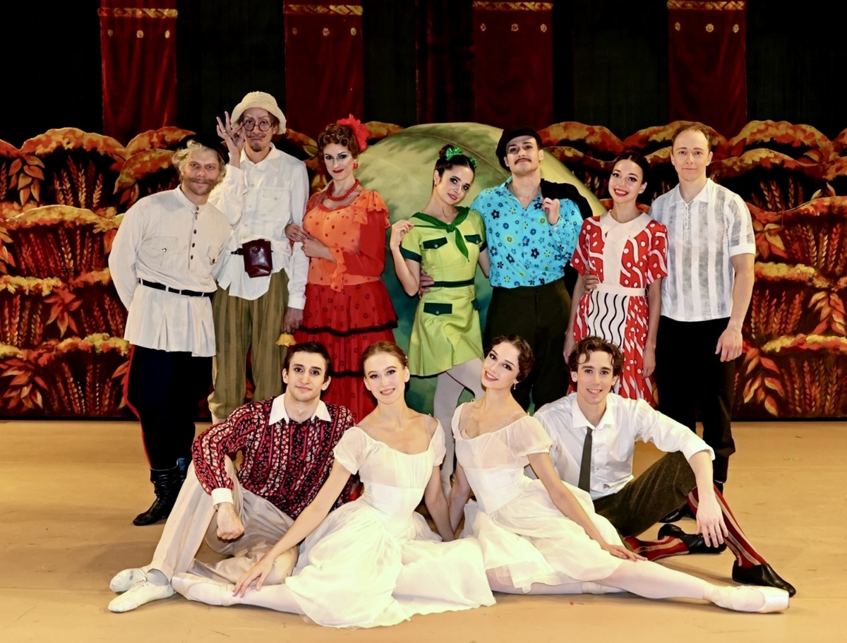 Фотография официальной группы ВК Мариинского театра, авторы фото Наташа Разина и Михаил Вильчук.