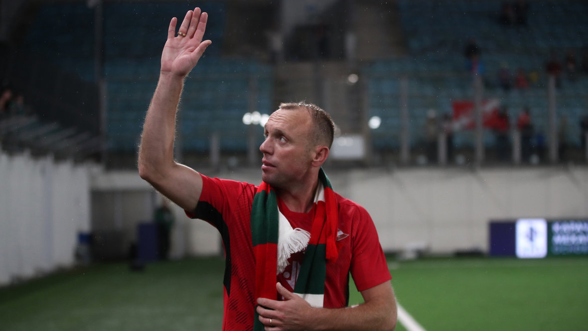    Денис Глушаков провел прощальный матч и завершил карьеру футболиста.Федор Успенский