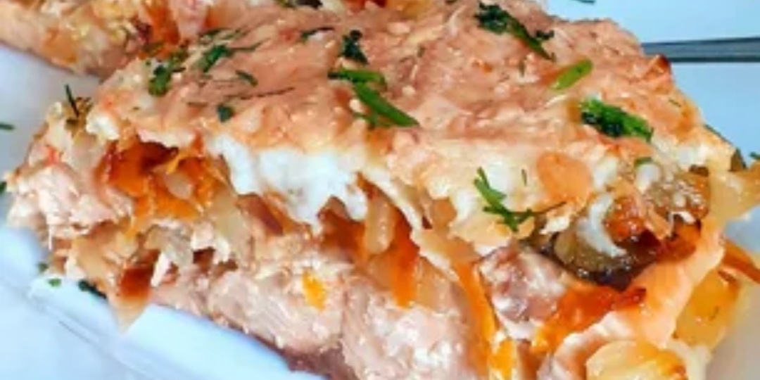 Нежнейшая рыба в ароматном луке и сливочном сыре.